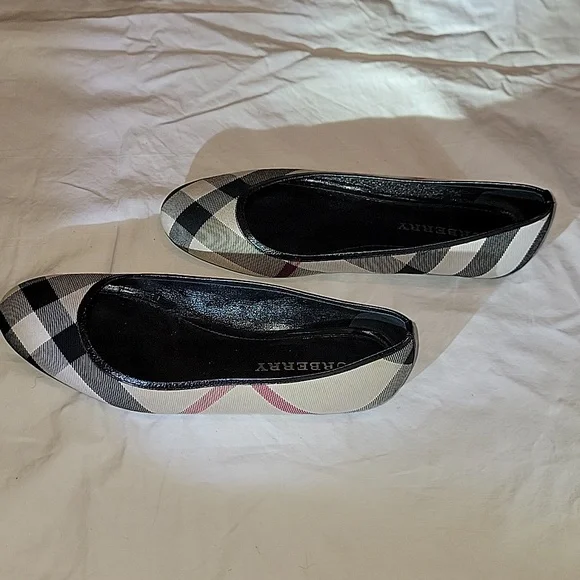 BURBERRY LOAFERS/BALLERINA SLIPPERS FOR WOMEN U.S. Size 7 (37). - Picture 6 of 10